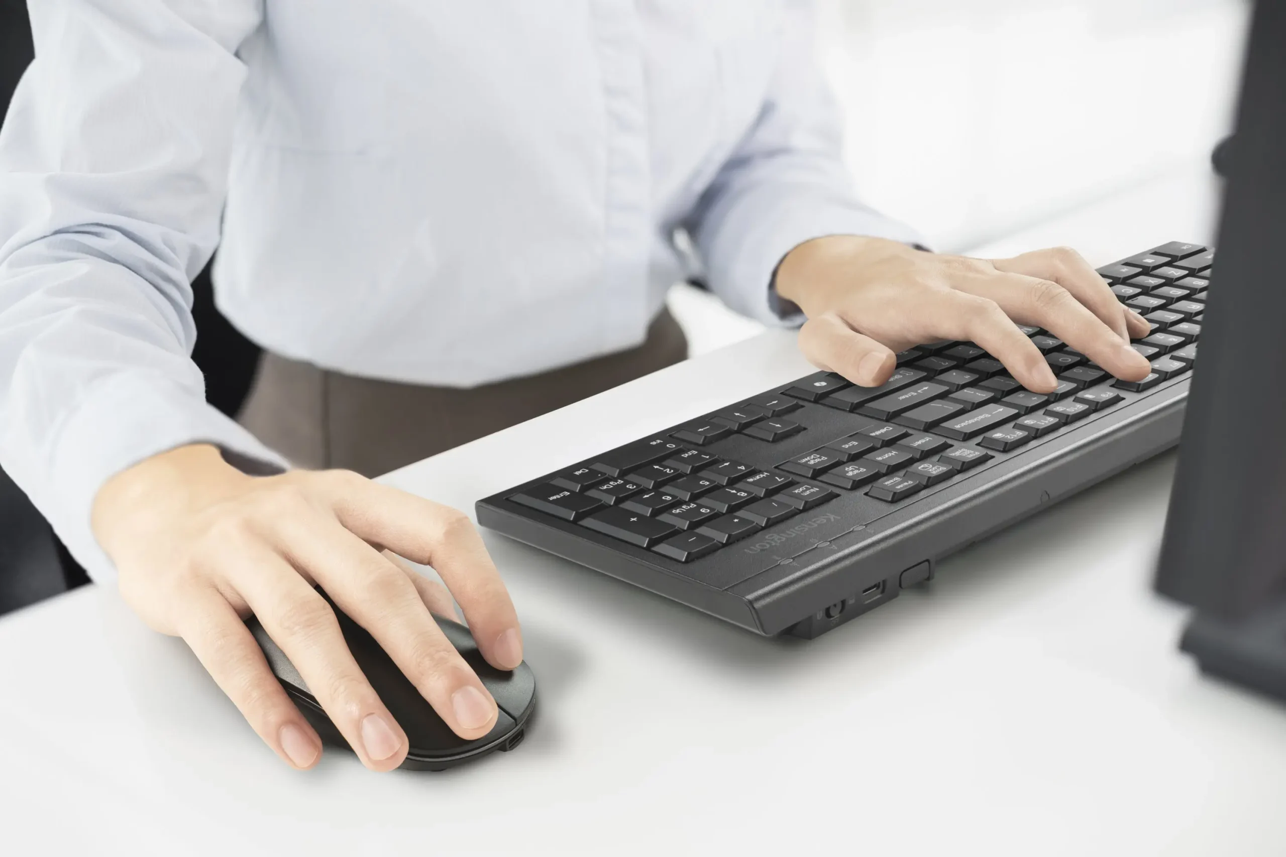 Combo Inalámbrico Teclado/Mouse KM270 EQ Recargable, Antiderrame - Imagen 8